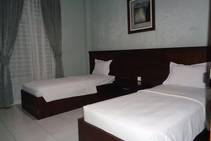 Room 11 of 15