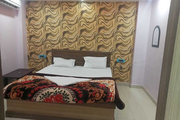 Room 3 of 8