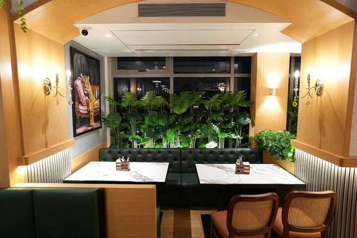 Dining 33 of 44