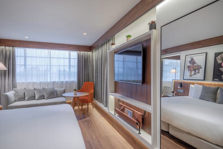 Room 47 of 152