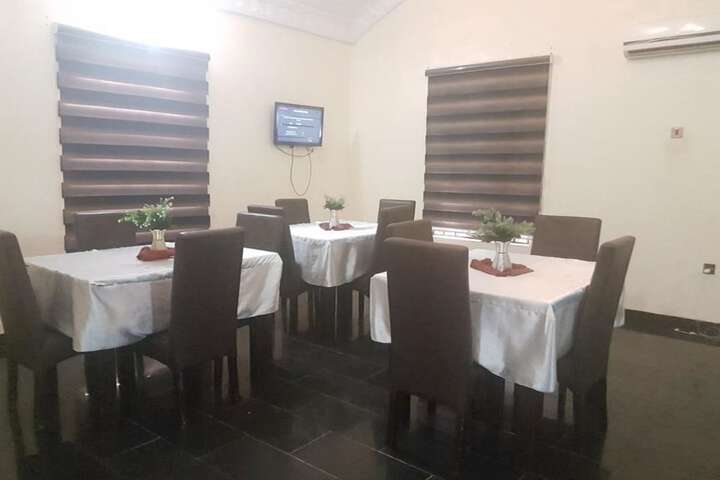 Dining 17 of 20