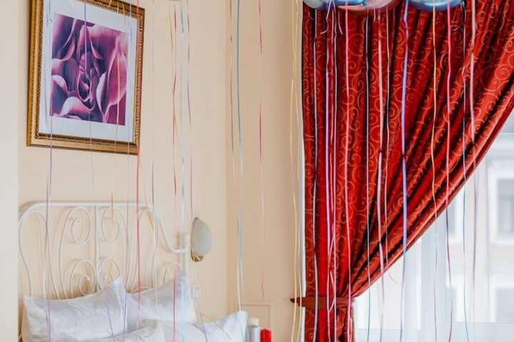 Room 10 of 48