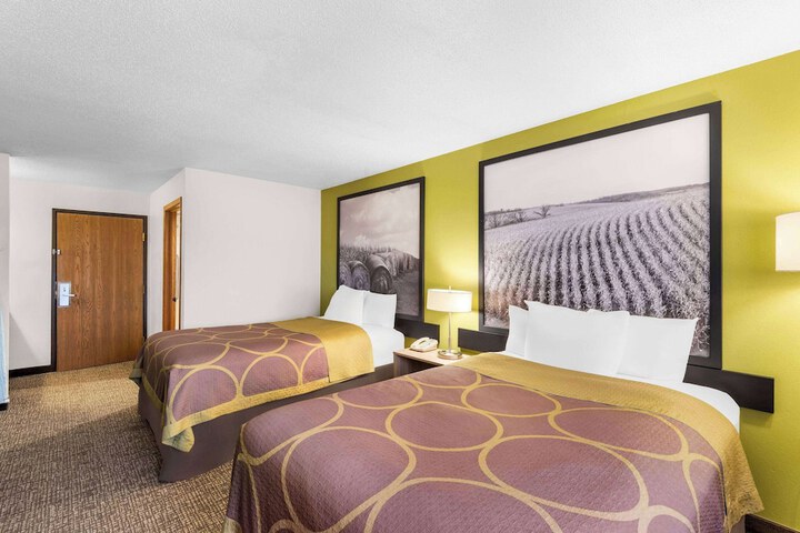 2 Double Beds (3 of 5)