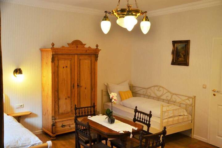 Room 5 of 33