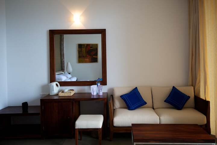 Room 9 of 28