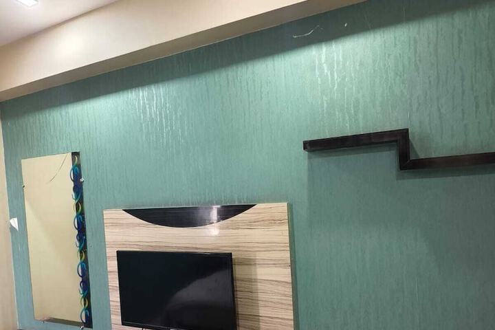 Room 4 of 10