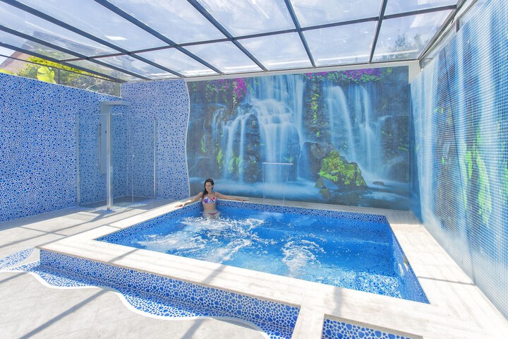 Pool Hotel