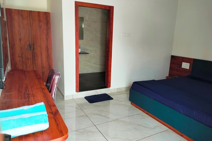 Room 5 of 11