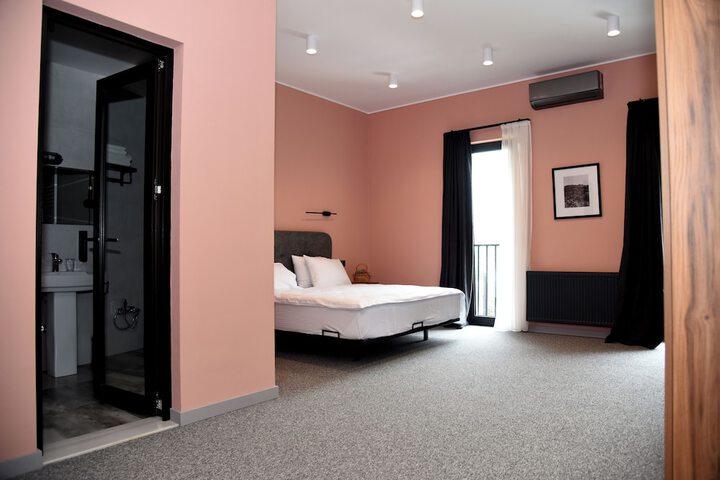Room 4 of 30