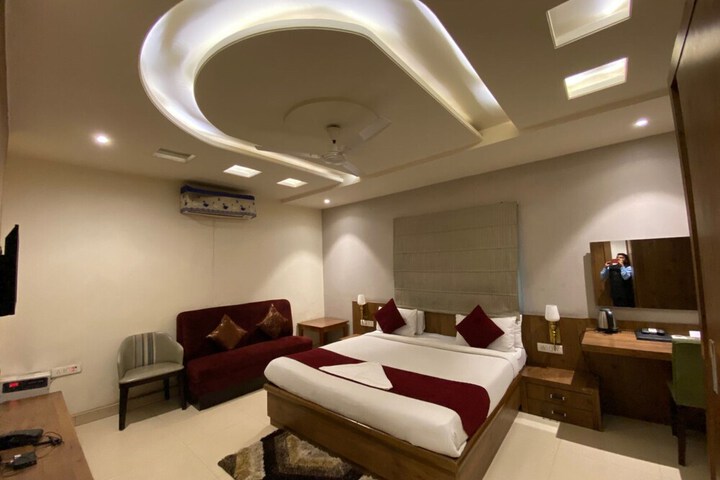 Room 2 of 6