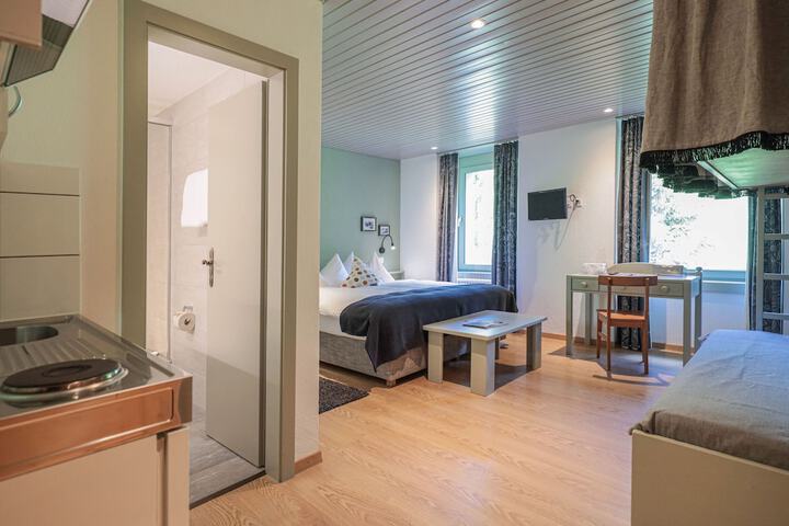 Room 20 of 102