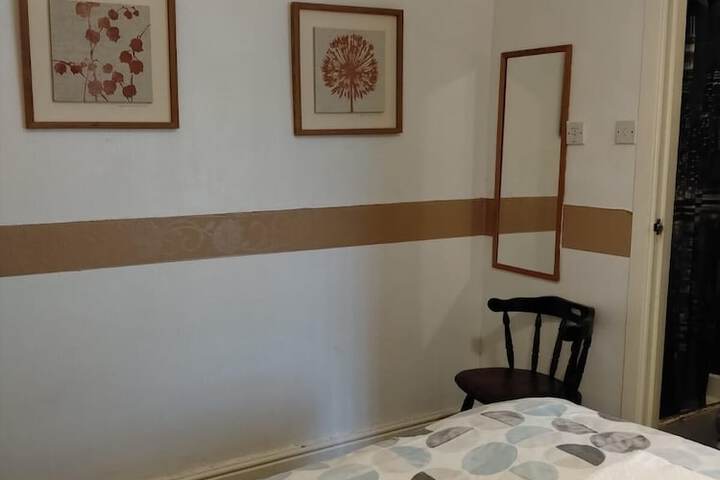 Room 50 of 143