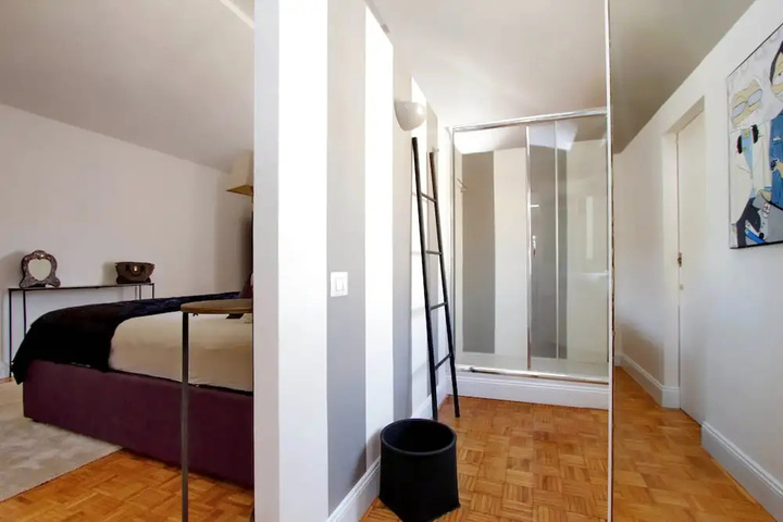 Room 2 of 16