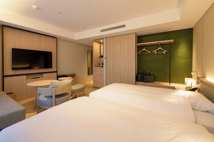 Room 7 of 121