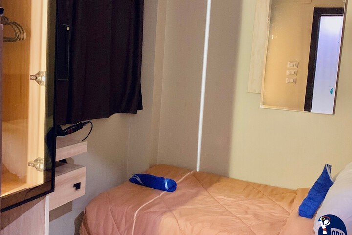 Room 5 of 32