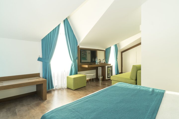 Room 14 of 158