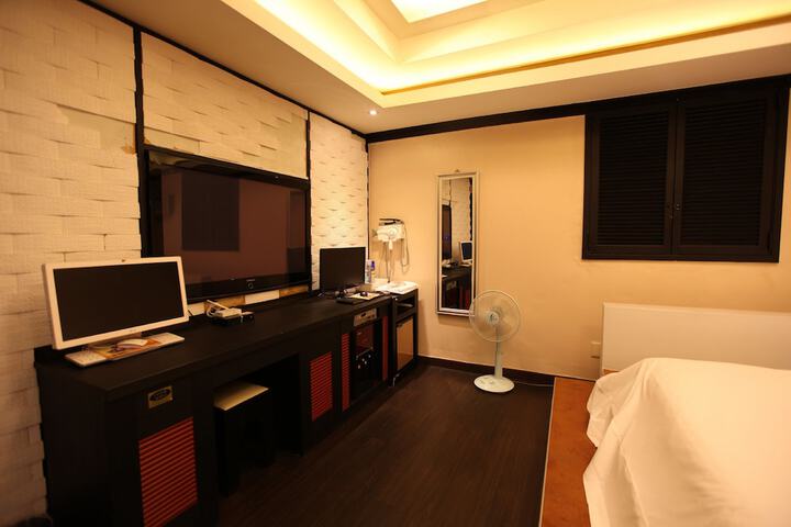 Room 16 of 52