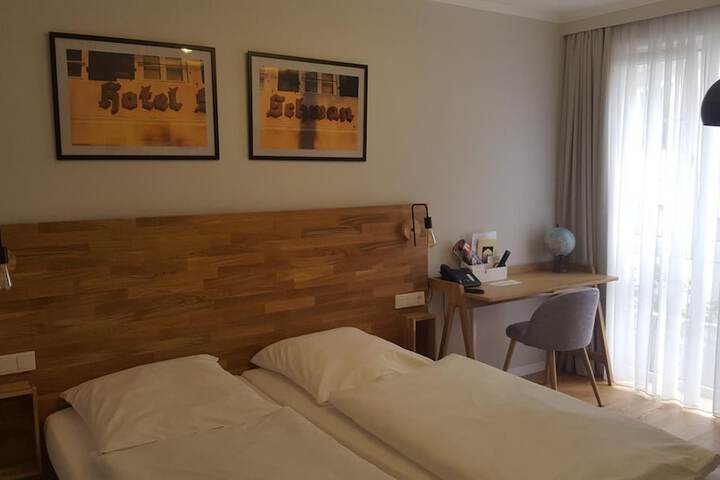 Room 9 of 32