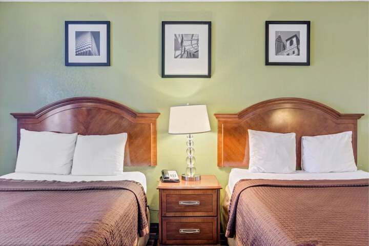 Standard Room, King or Two Doubles (6 of 11)