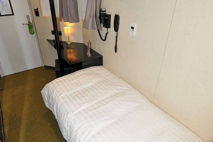 Room 28 of 42