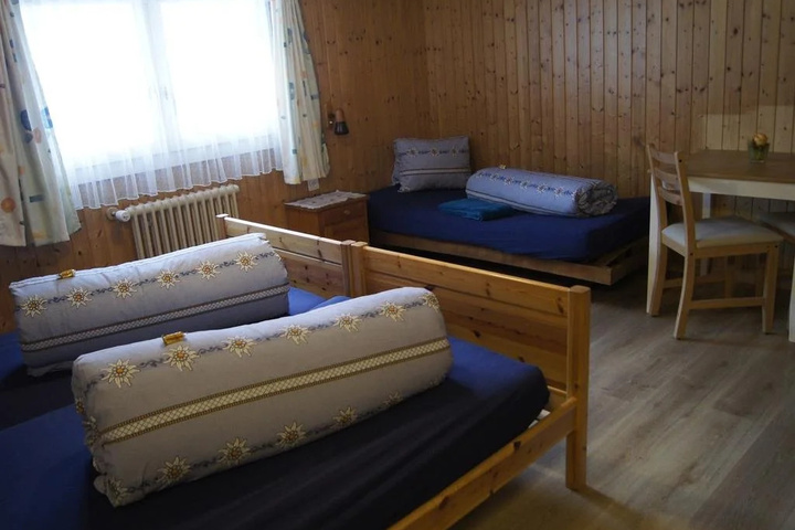 Room 4 of 13