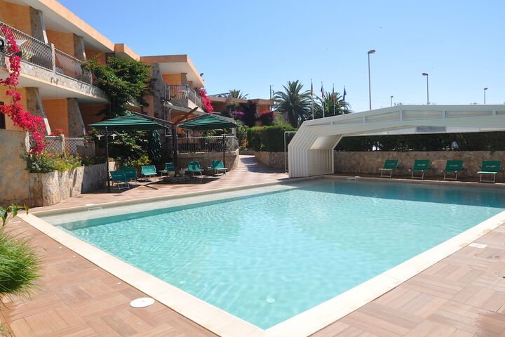 Pools & Facilities