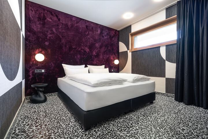 Room 19 of 173