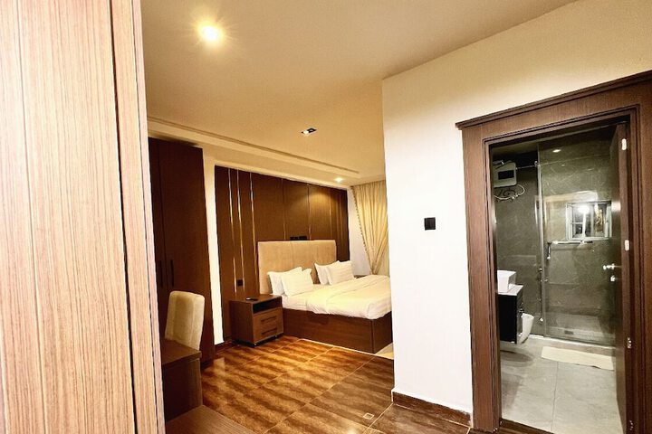 Room 32 of 45