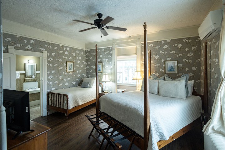Room 20 of 48