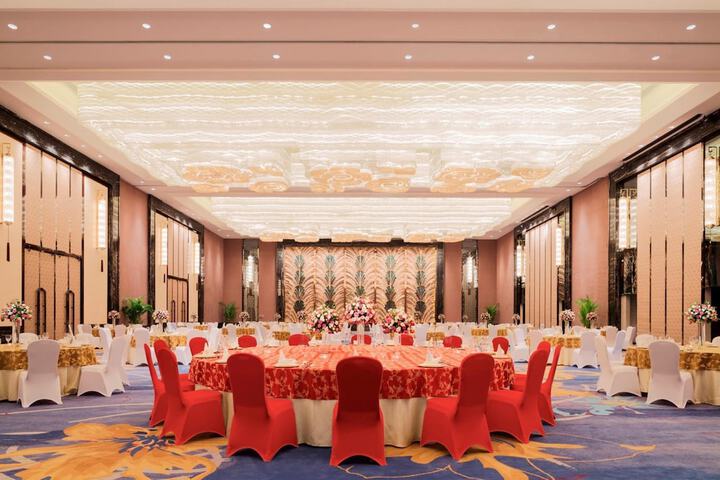 Ballroom/Hall 33 of 41