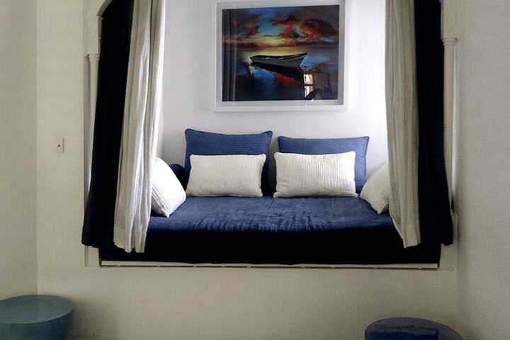 Room 12 of 65