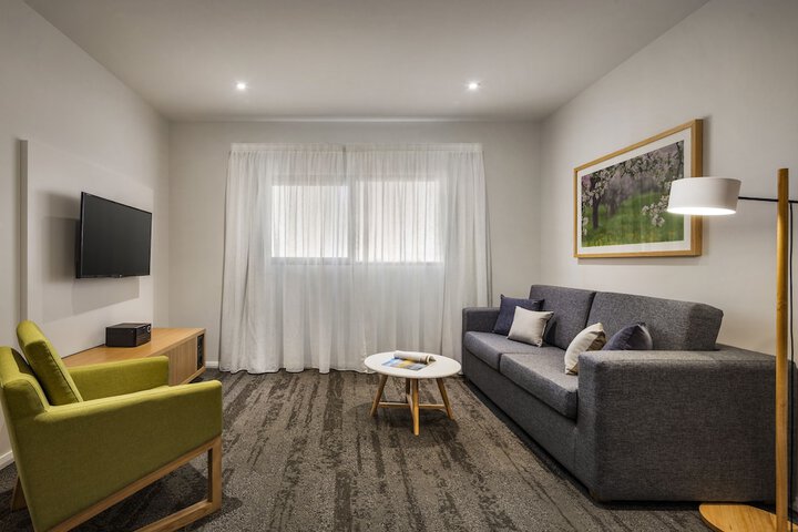 Room 9 of 34