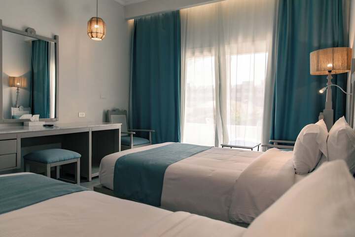 Room 27 of 140