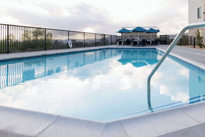 Pools & Facilities