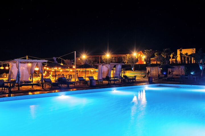 Pool 21 of 33