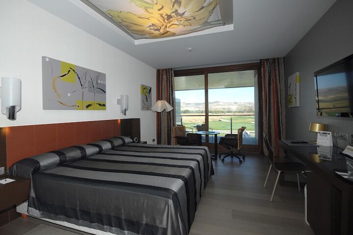 Room 10 of 50