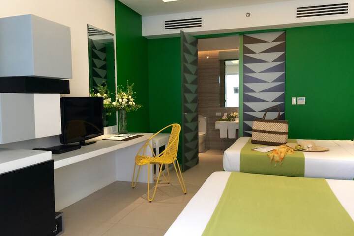 Room 9 of 37