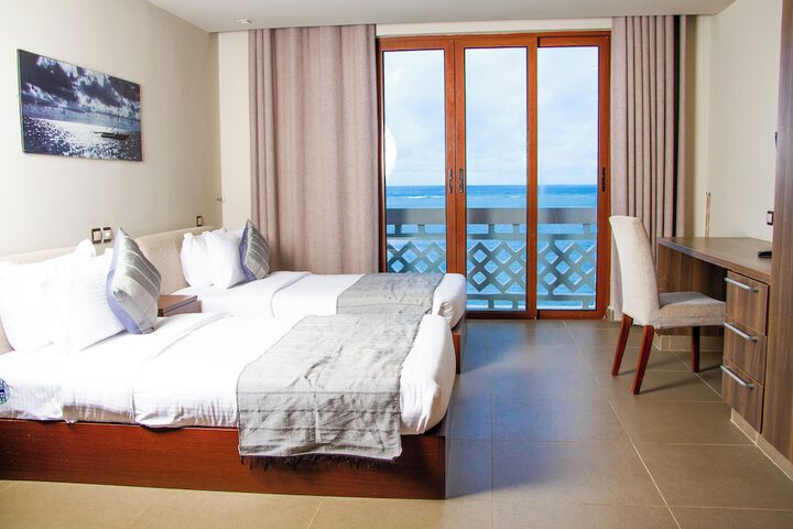 Room 32 of 76