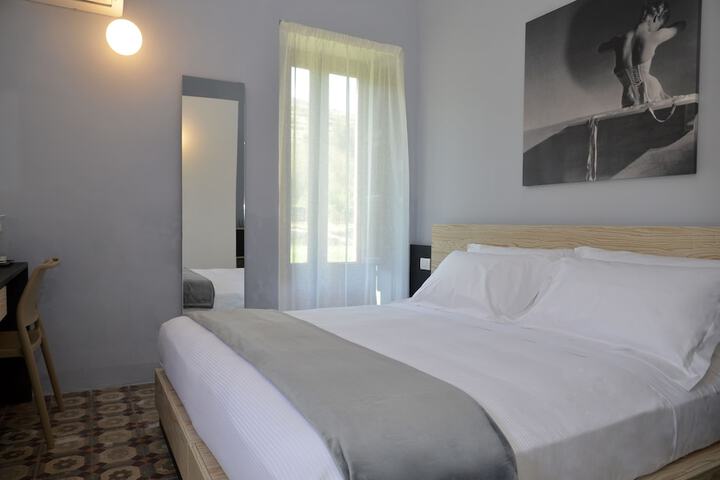 Room 4 of 63