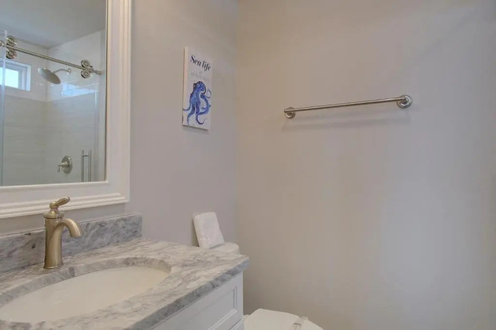 Room 6 of 25
