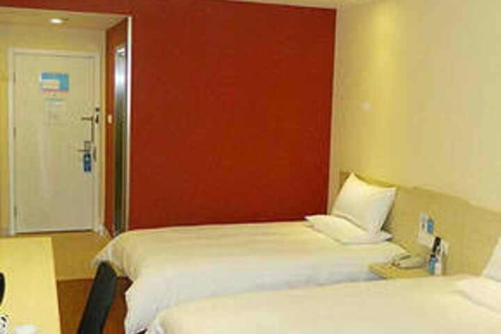 Room 11 of 26
