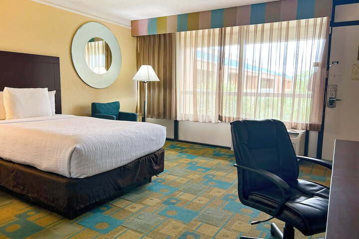 Room 11 of 28
