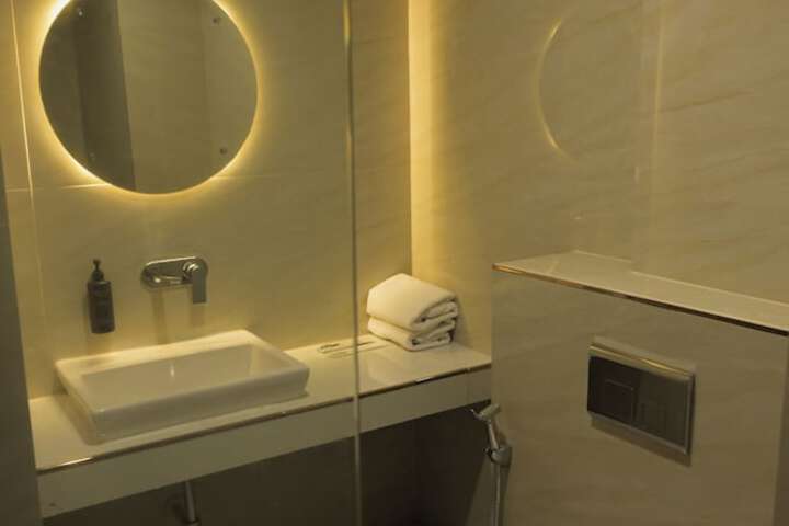Room 9 of 14