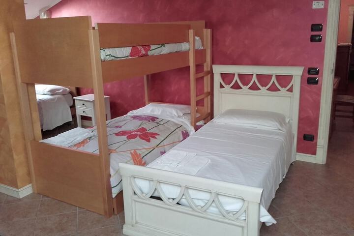 Room 13 of 76