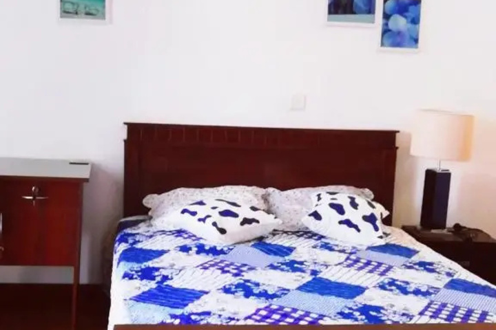 Room 4 of 15
