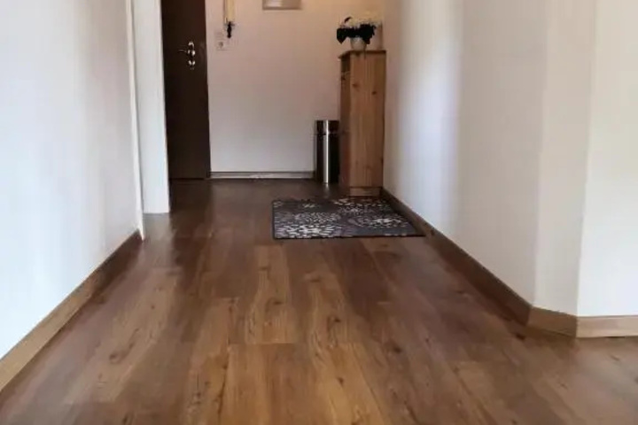 Room 10 of 16