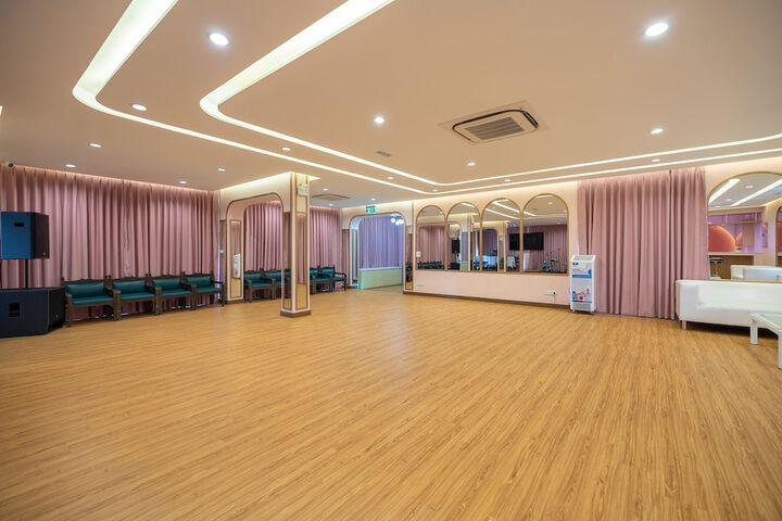 Ballroom/Hall 123 of 159