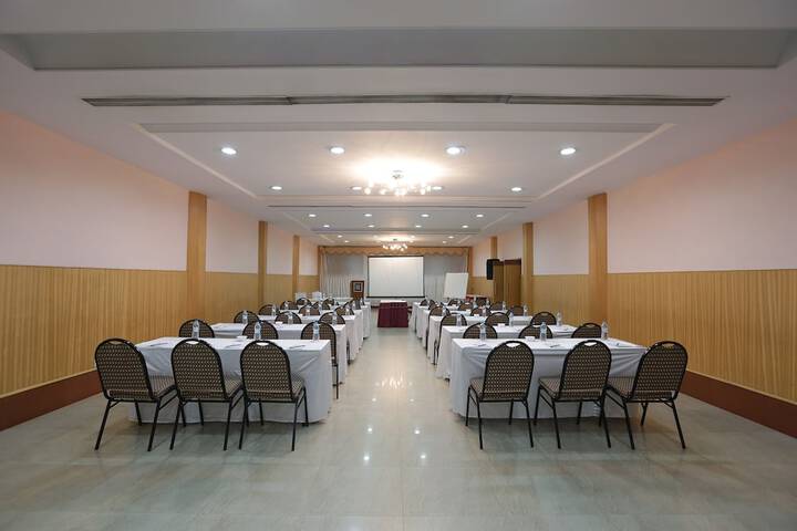 Business Center 29 of 32