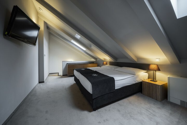 Room 46 of 97