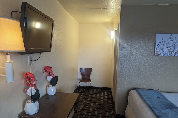 Standard Room, King or Two Doubles (9 of 10)